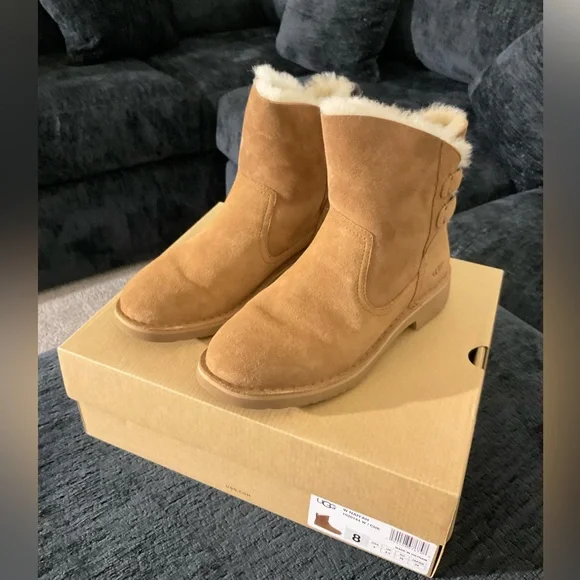 Women Naiyah UGG Boots chestnut - Picture 1 of 3